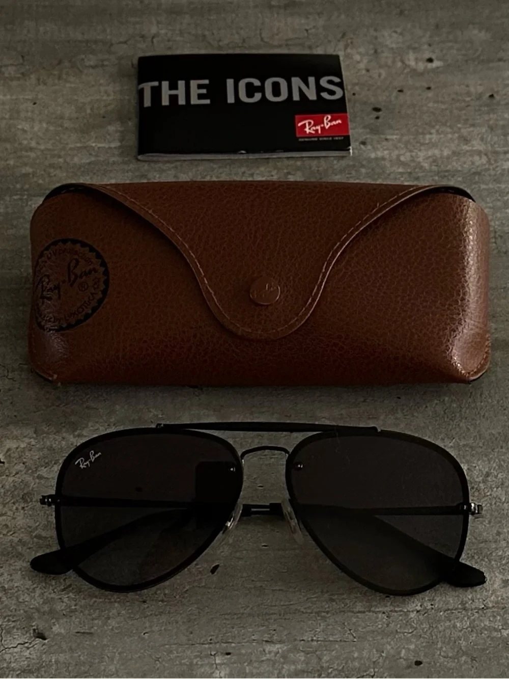 Ray-Ban unisex Black Aviator Sunglasses / black frame - Brown Case Made in Italy